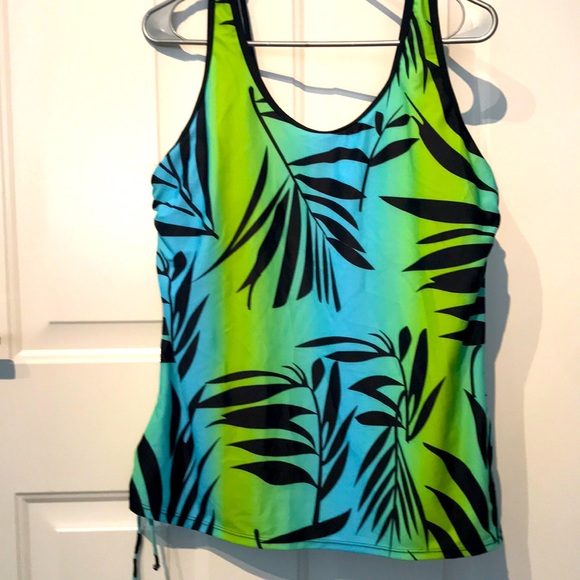 Tankini never warn. - Picture 1 of 4